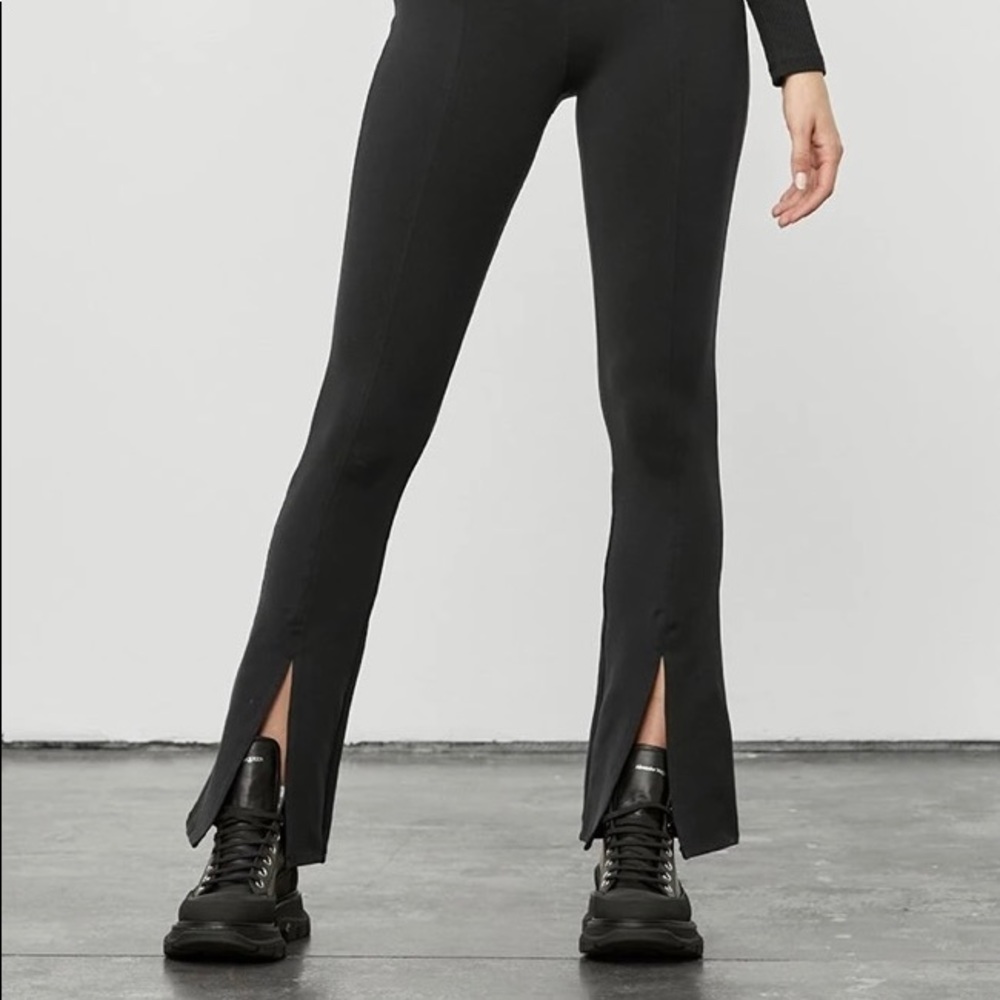 BNWT Alo Yoga airbrush high waist flutter legging
